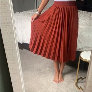 Pleated skirt